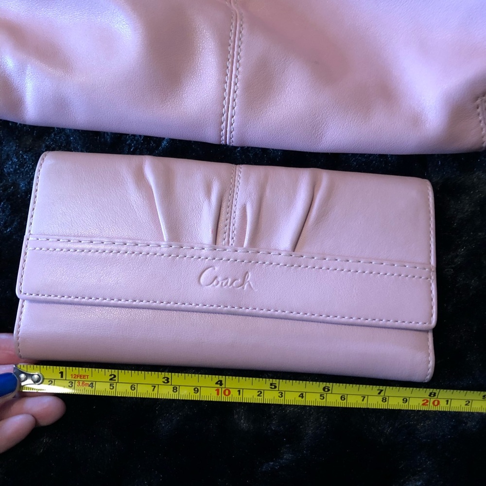 Coach - pink leather wallet